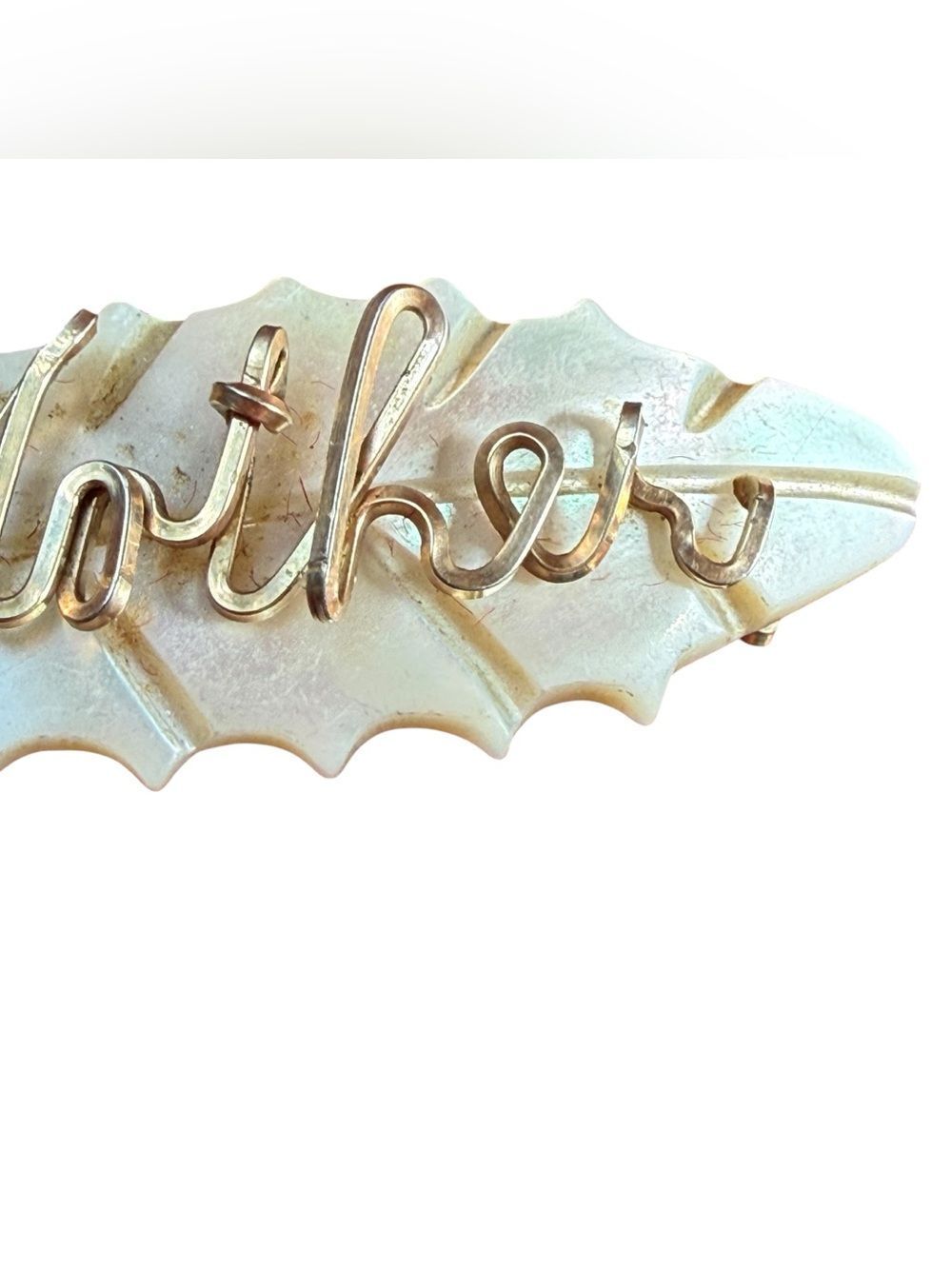 Vintage Mother of Pearl Shell Leaf Brooch Pin Featuring Gold-toned Wire Script - Picture 3 of 9